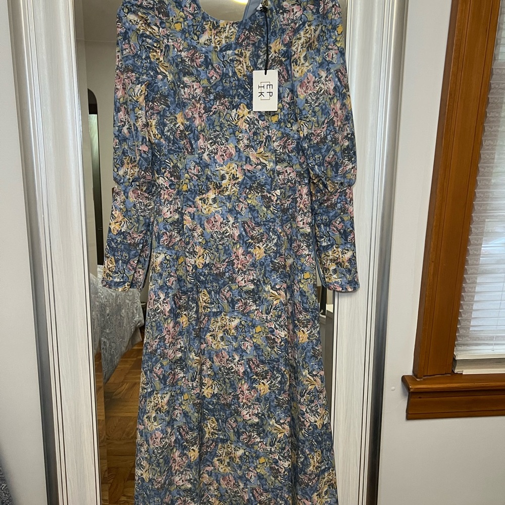 Kalani Floral long sleeve maxi dress, size small, nwt
